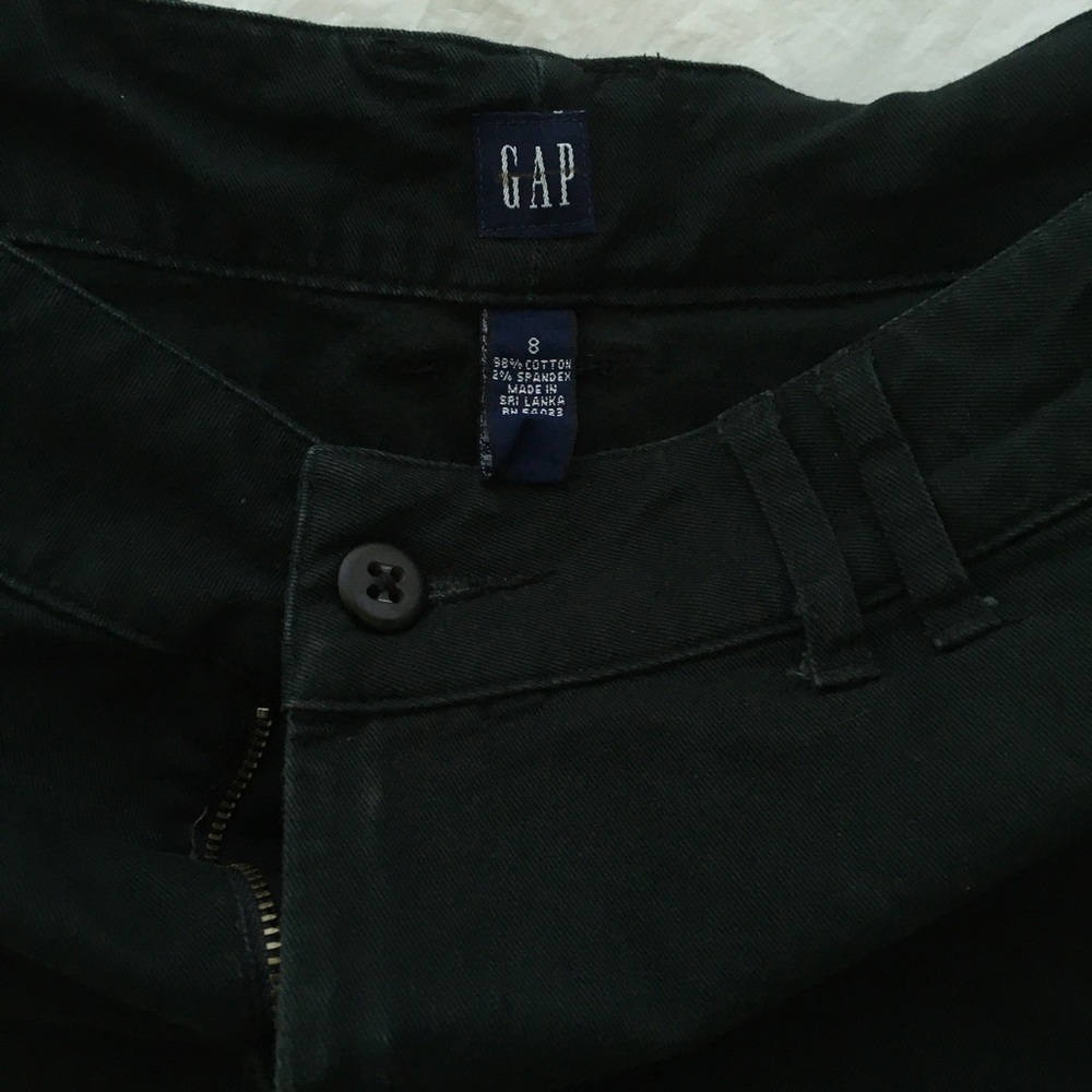 Black sz 8 Gap mini skirt with front and back vents - Picture 3 of 6